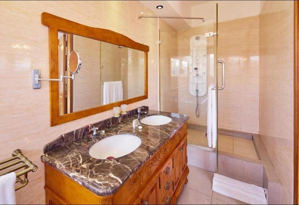 Pereybere Apartment With Breakfast And Private Balcony Pereybere Beach ภายนอก รูปภาพ