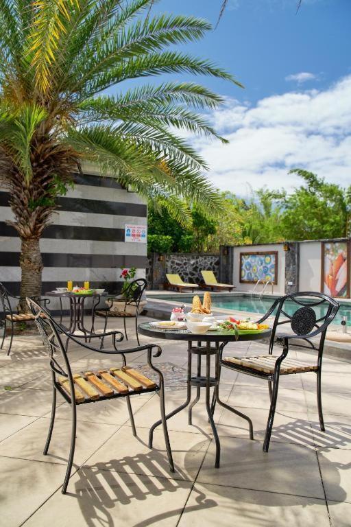 Pereybere Apartment With Breakfast And Private Balcony Pereybere Beach ภายนอก รูปภาพ